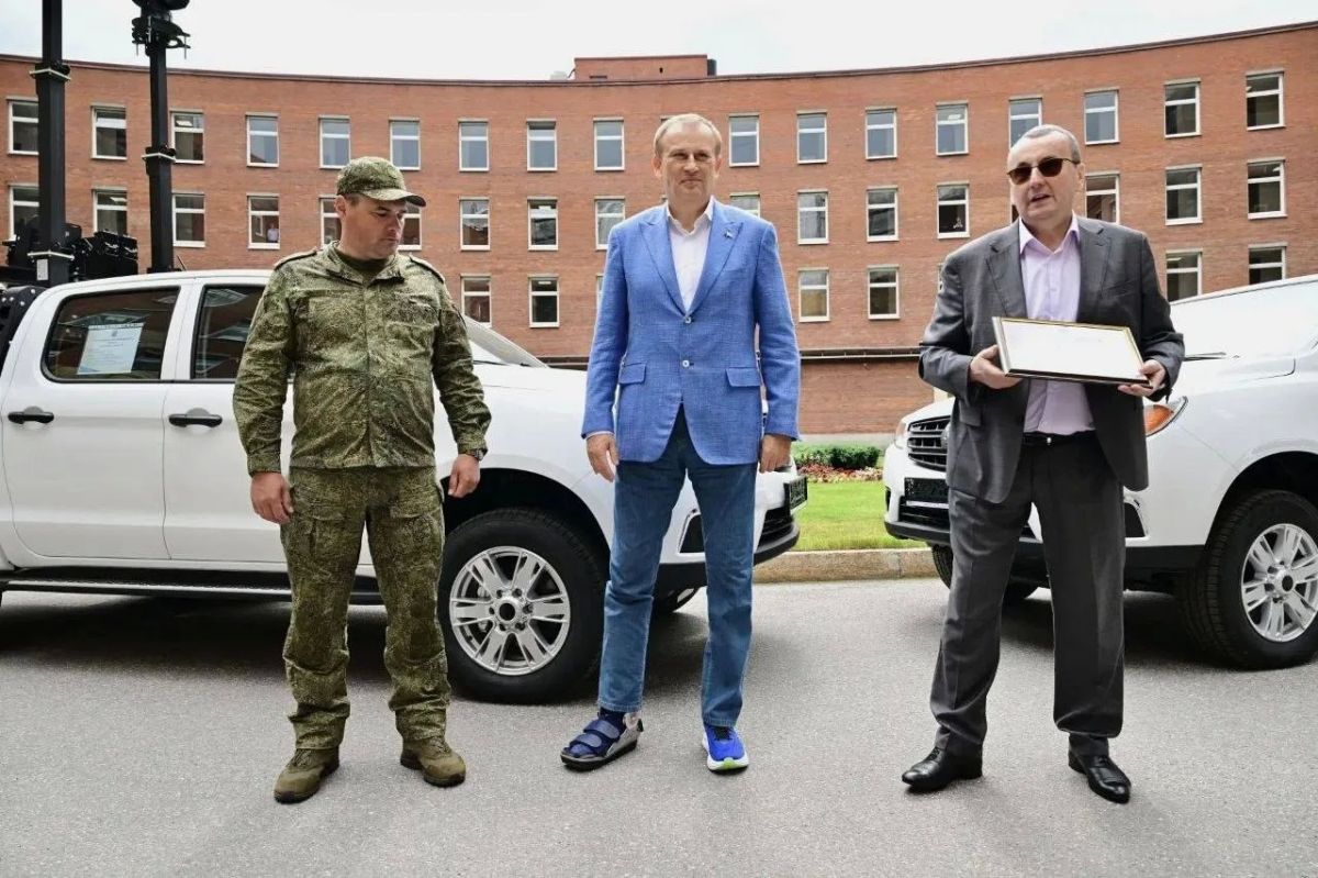 Ленобласть закупила для ЛенВО два пикапа для борьбы с дронами