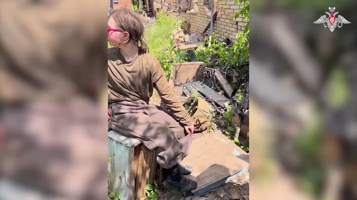 Это София, ей 10 лет, и она сирота