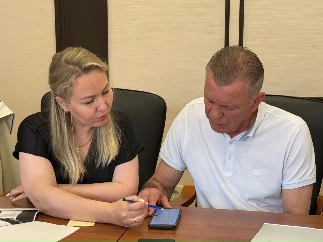 Сегодня, 9 июля, кандидат в депутаты Государственной Думы Российской Федерации девятого созыва по Волховскому одномандатному избирательному округу № 114 Игорь Рихтиков, выдвинутый Политической партией ЛДПР, лично представил... Сегодня, 9 июля, кандидат в депутаты Государственной Думы Российской Федерации девятого созыва по Волховскому одномандатному избирательному округу № 114 Игорь Рихтиков, выдвинутый Политической партией ЛДПР, лично представил...