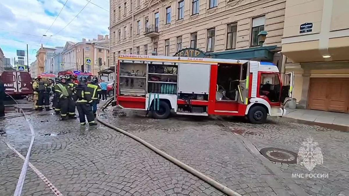 Комментирует заместитель начальника #МЧС_Петербурга Игорь Титенок