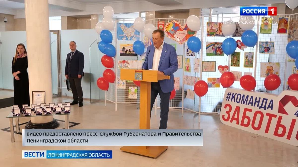 В Ленинградской области многодетным семьям вручили 19 автомобилей
