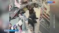 Двое молодых людей пытались украсть коктейли из магазина и избили администратора