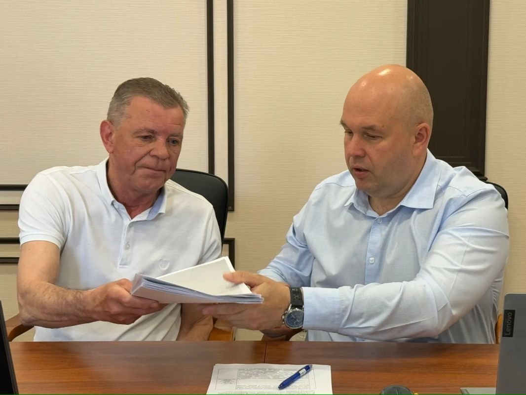 Сегодня, 9 июля, кандидат в депутаты Государственной Думы Российской Федерации девятого созыва по Волховскому одномандатному избирательному округу № 114 Игорь Рихтиков, выдвинутый Политической партией ЛДПР, лично представил... Сегодня, 9 июля, кандидат в депутаты Государственной Думы Российской Федерации девятого созыва по Волховскому одномандатному избирательному округу № 114 Игорь Рихтиков, выдвинутый Политической партией ЛДПР, лично представил...