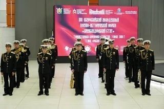 Эдуард Басурин: XVI Всероссийский молодёжный военно-исторический форум «Александровский стяг» открылся 7 июля в историческом парке «Россия – моя история» Эдуард Басурин: XVI Всероссийский молодёжный военно-исторический форум «Александровский стяг» открылся 7 июля в историческом парке «Россия – моя история»