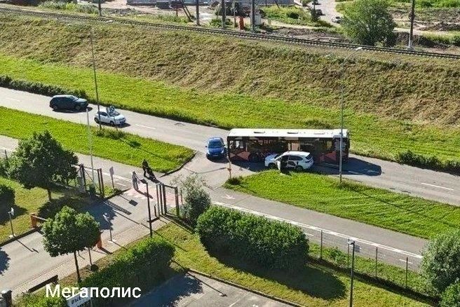 Сразу пять автобусов стали участниками аварий в разных районах Петербурга Сразу пять автобусов стали участниками аварий в разных районах Петербурга