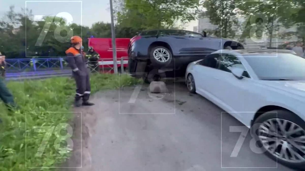 Появились подробности ночного тарана на Матроса Железняка