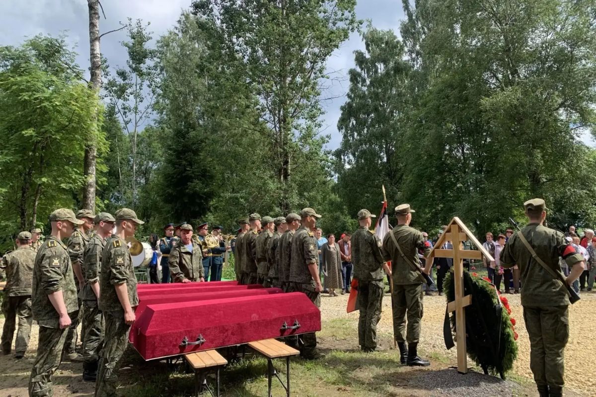 В Волосово перезахоронили останки жертв лагеря «Дулаг-102»