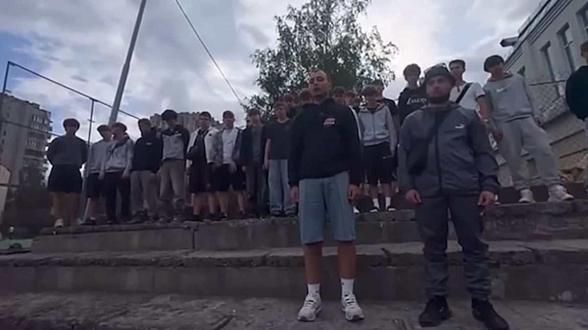 «Слава ТЦК»?.
.
Молодчиков, устроивших бунт во Львове против людоловов, изловили и заставили публично извиняться