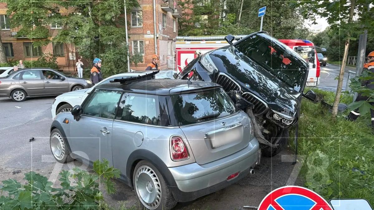 Появились подробности ночного тарана на Матроса Железняка Появились подробности ночного тарана на Матроса Железняка