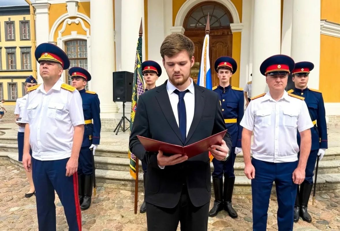 Молодые следователи ГСУ СК России по городу СанктПетербургу принесли присягу Молодые следователи ГСУ СК России по городу СанктПетербургу принесли присягу
