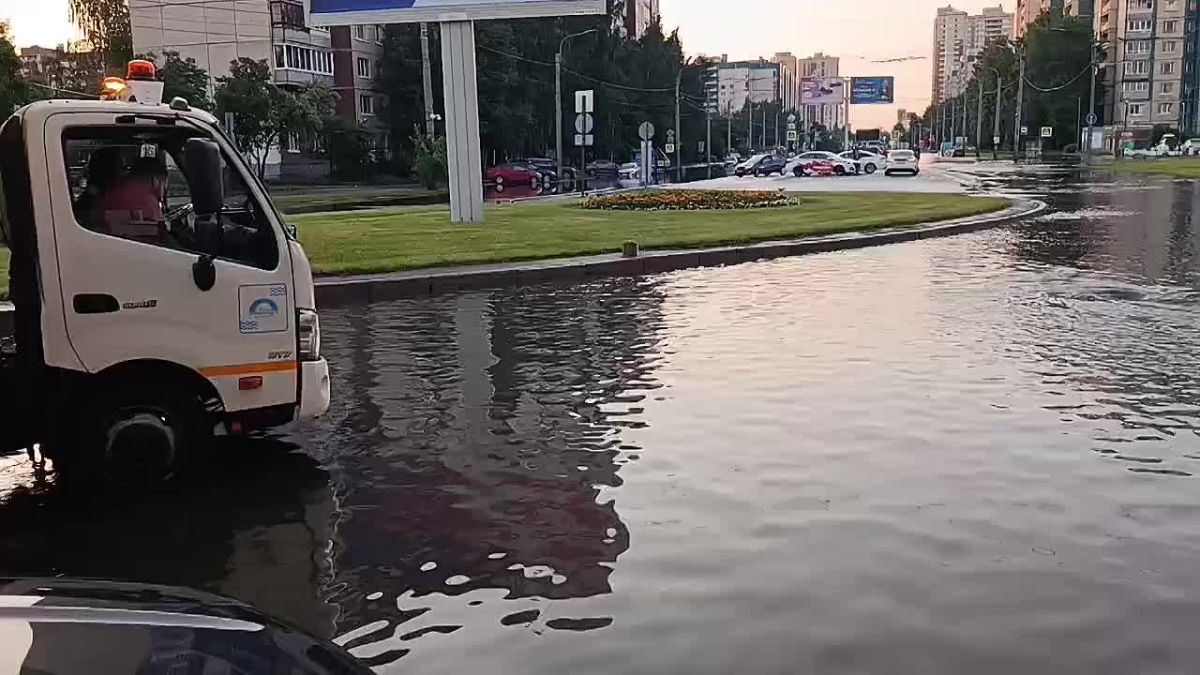 Скопившаяся вода на проспекте Королева канула в (Лету) канализацию