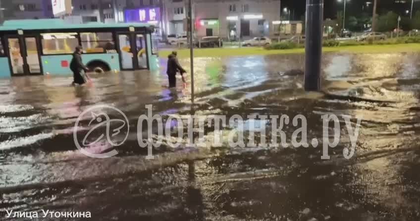 Эпичный заплыв на самокатах на улице Уточкина