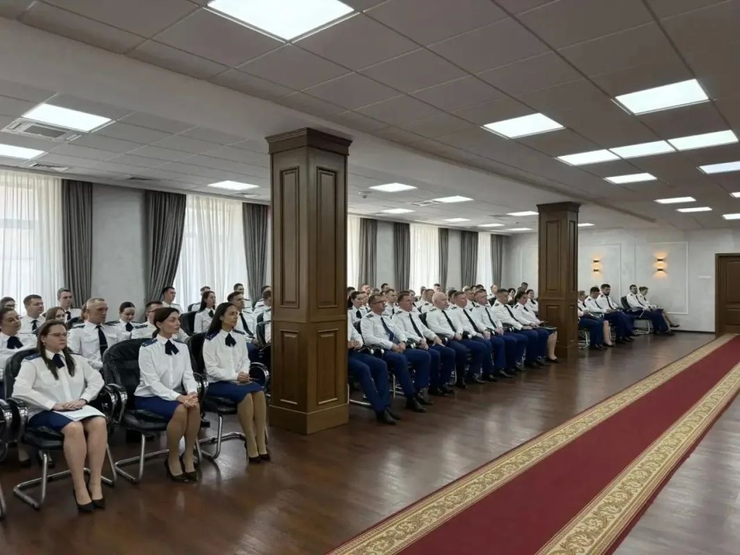 Начальник управления Генпрокуратуры России по ДФО Андрей Мондохонов представил первого заместителя прокурора Приморского края Юрия Сулицкого