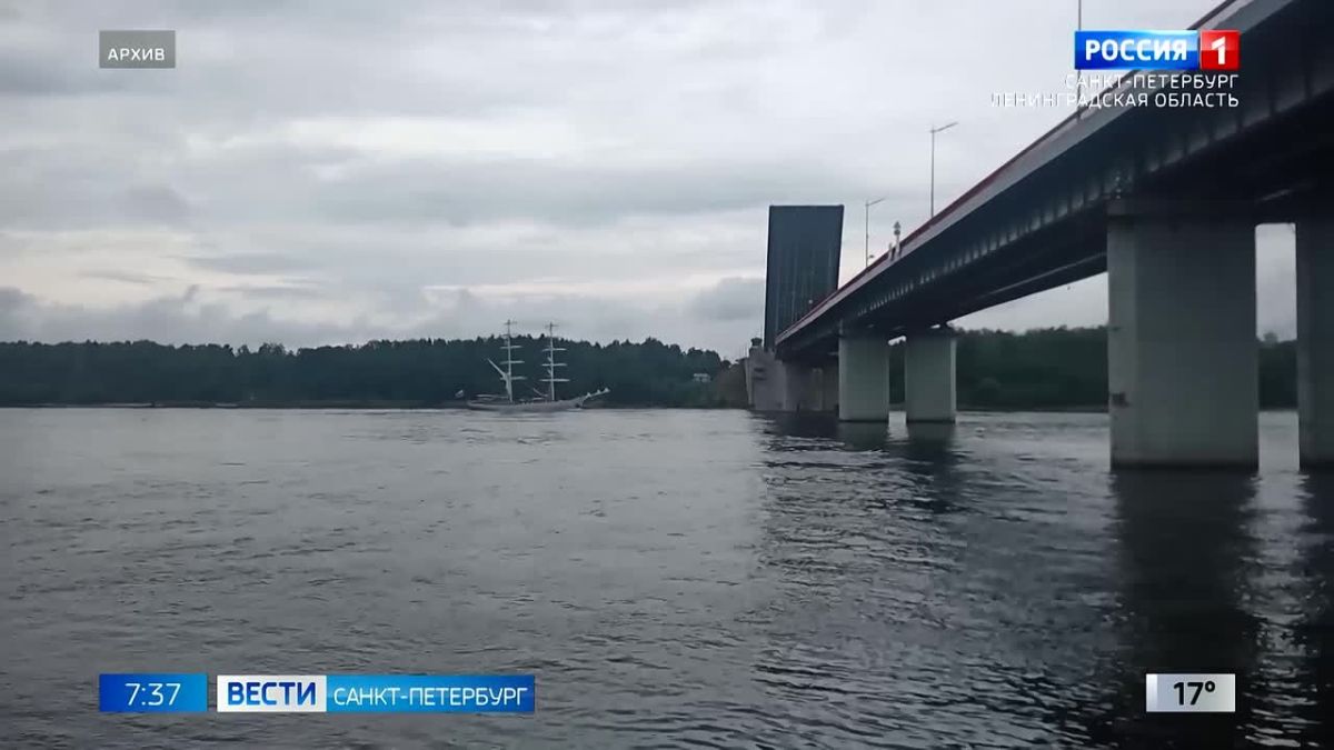Ладожский мост через Неву разведут в 15:00