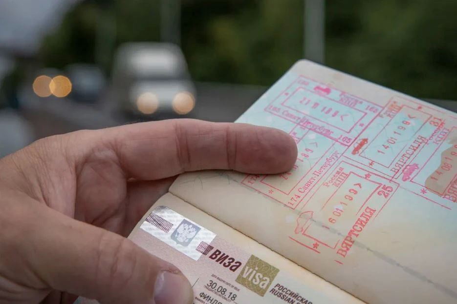 На границу повесят замок, или Что стоит за слухами о «выездных визах»?