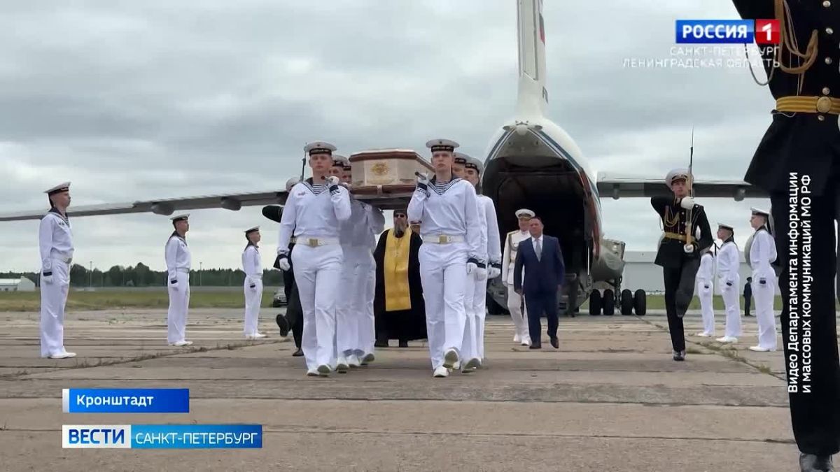 В Кронштадт доставили мощи адмирала Федора Ушакова