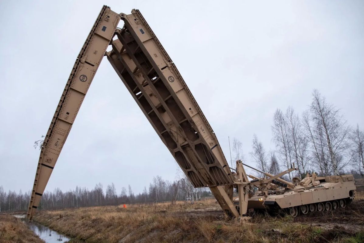 Два майора: Польша получила первые американские мостоукладчики M1110 JAB
