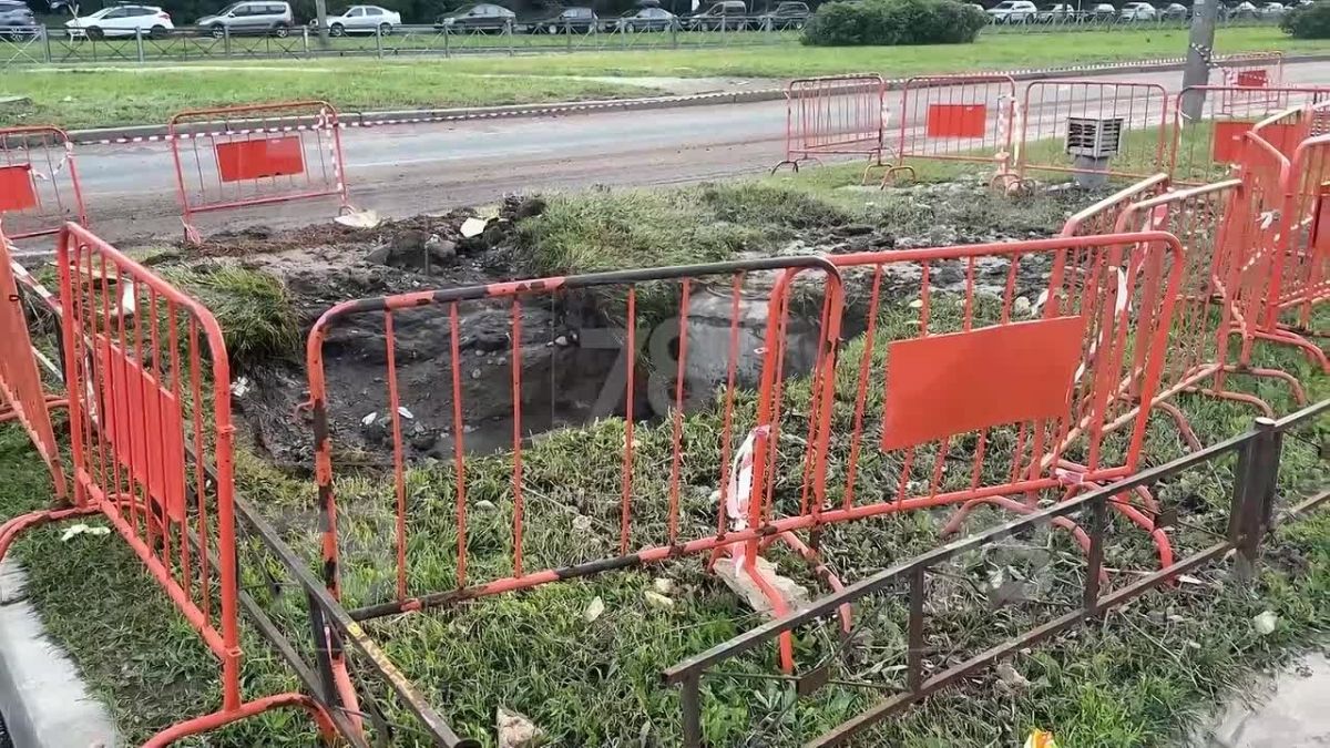 Сразу два прорыва труб с горячей водой произошли в Центральном районе