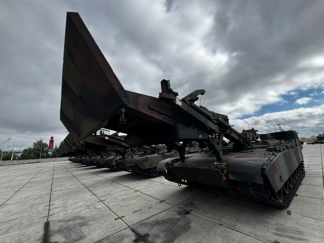 Два майора: Польша получила первые американские мостоукладчики M1110 JAB Два майора: Польша получила первые американские мостоукладчики M1110 JAB