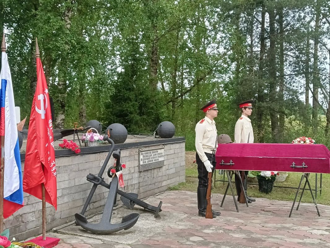В Пижме с воинскими почестями захоронили останки девяти красноармейцев В Пижме с воинскими почестями захоронили останки девяти красноармейцев