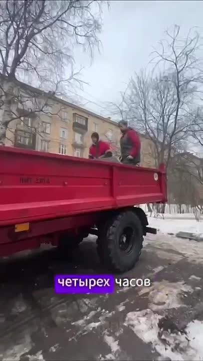 Михаил Онуфриенко: Как-то на Сахалине я обратил внимание на молодежь, массово убирающих дорожки в парке