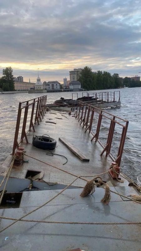 Подросток оказался в коме после удара оторвавшейся скобой на причале в Петербурге