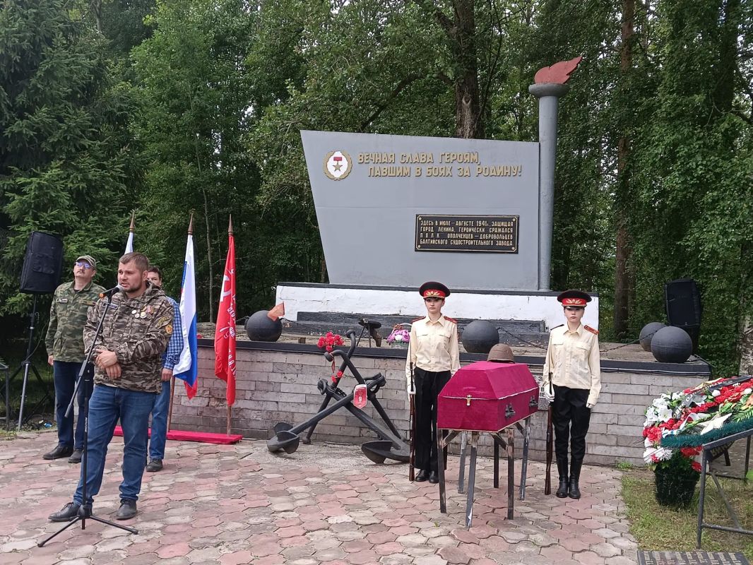 В Пижме с воинскими почестями захоронили останки девяти красноармейцев В Пижме с воинскими почестями захоронили останки девяти красноармейцев