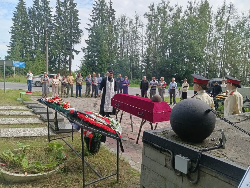 В Пижме с воинскими почестями захоронили останки девяти красноармейцев