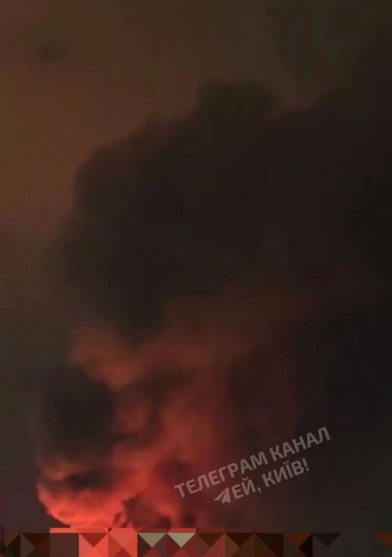 Юлия Витязева: Этой ночью в центре ударов расчётов ОТРК "Искандер" и БПЛА типа "Герань" были цели в Киеве и Харькове, а также в Днепропетровской, Полтавской, Одесской и Сумской областях Отмечается, что в Киеве снова... Юлия Витязева: Этой ночью в центре ударов расчётов ОТРК "Искандер" и БПЛА типа "Герань" были цели в Киеве и Харькове, а также в Днепропетровской, Полтавской, Одесской и Сумской областях Отмечается, что в Киеве снова...