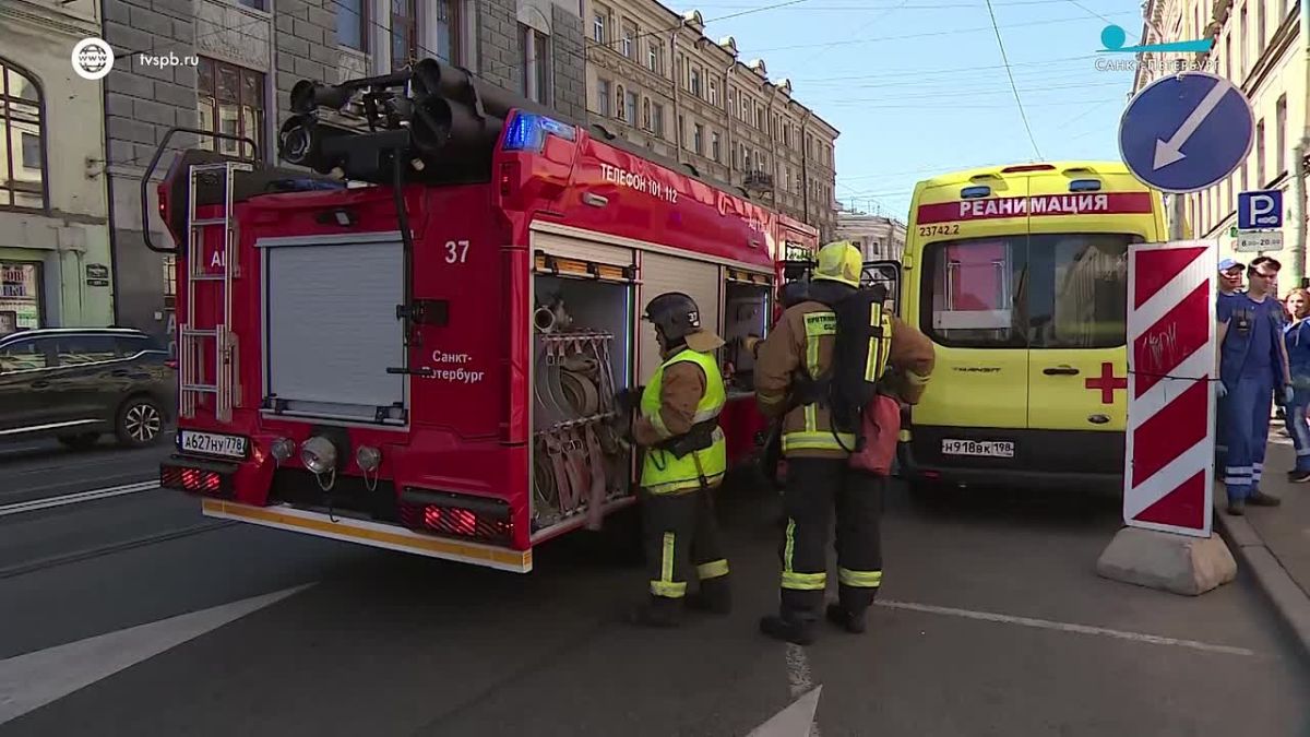 5 единиц техники и 25 бойцов пожарно-спасательной службы Центрального района Петербурга боролись с огнём в театре на Садовой — там прошли масштабные пожарно-тактические учения