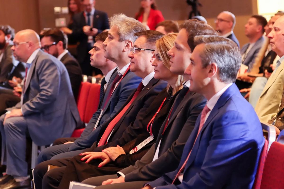 Александр Беглов: В эти дни в Петербурге проходит III Цифровой форум, объединивший свыше 2000 специалистов в области ИТ и информационной безопасности Александр Беглов: В эти дни в Петербурге проходит III Цифровой форум, объединивший свыше 2000 специалистов в области ИТ и информационной безопасности