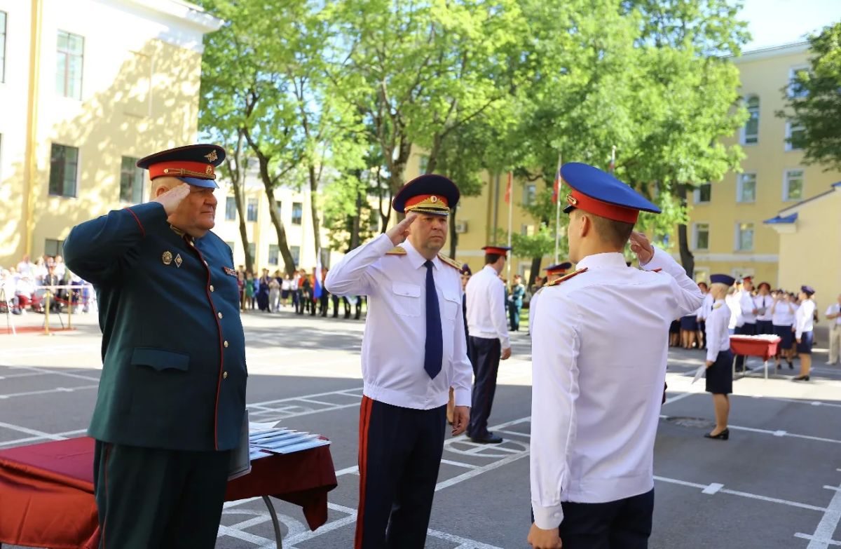 Руководитель ГСУ СК России по Санкт-Петербургу принял участие в торжественной церемонии выпуска курсантов в ведомственной академии Руководитель ГСУ СК России по Санкт-Петербургу принял участие в торжественной церемонии выпуска курсантов в ведомственной академии
