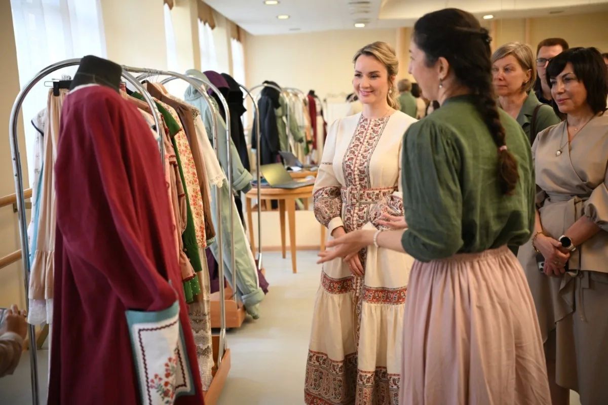 «От маленького чёрного платья до сарафана»: Львова-Белова встретилась с дизайнерами одежды для многодетных мам