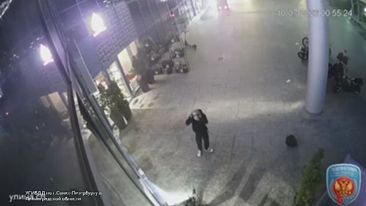 Питбайкер врезался в витрину "Питерлэнда"