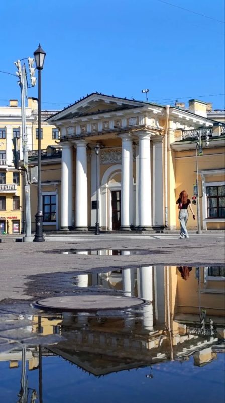 Доброе утро, Петербург! На дворец пятница, а значит нас снова ждут выходные
