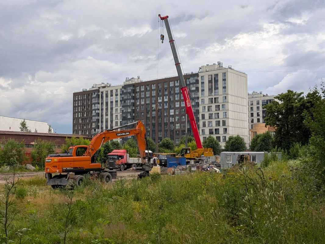 Бывшие склады демонтируют в Петербурге для возведения метро Бывшие склады демонтируют в Петербурге для возведения метро