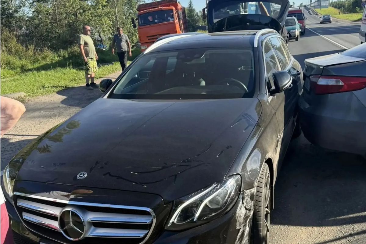 В Северной столице сотрудники Росгвардии оказали помощь пострадавшим в крупном ДТП В Северной столице сотрудники Росгвардии оказали помощь пострадавшим в крупном ДТП