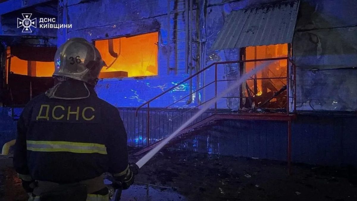 В районе Бучи ВС РФ ночью уничтожили логистический центр принадлежавший американской компании В районе Бучи ВС РФ ночью уничтожили логистический центр принадлежавший американской компании