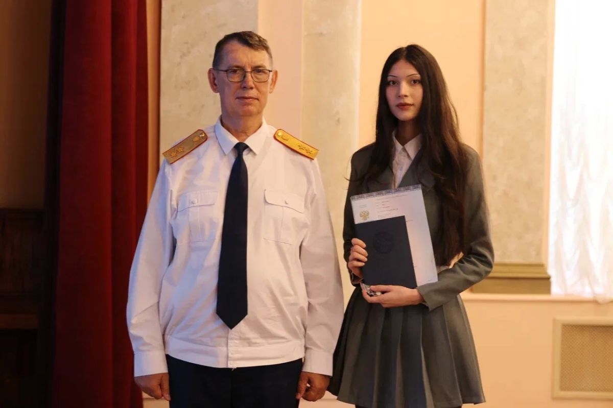 Руководитель следственного управления СК России по Ленинградской области принял участие в торжественной церемонии вручения дипломов выпускникам Минюста Руководитель следственного управления СК России по Ленинградской области принял участие в торжественной церемонии вручения дипломов выпускникам Минюста