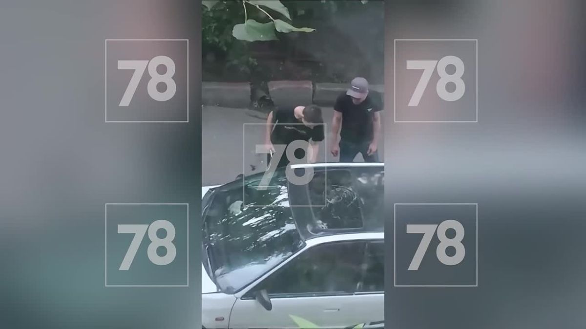 Вандалы повредили машину у дома на улице Костюшко