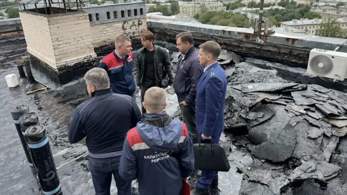 Прокурор Приморского района Санкт-Петербурга Тимур Канаев совместно с главой администрации района провели объезд многоквартирных жилых домов, включенных в краткосрочный план региональной программы капитального ремонта