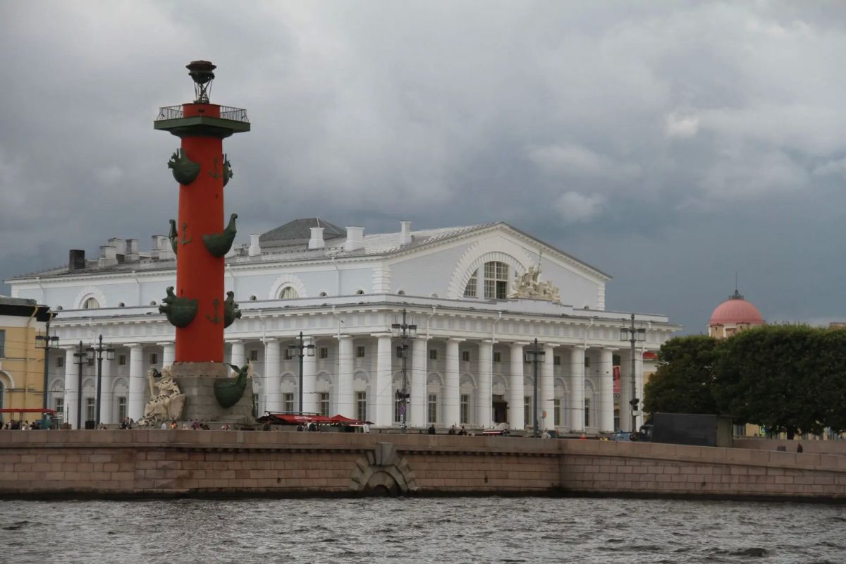 Прохладное начало недели в Петербурге, к нам идут дожди