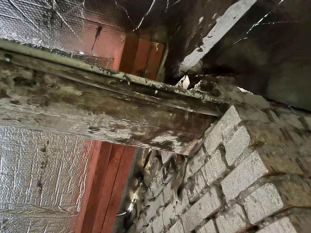 Жители исторического дома на набережной канала Грибоедова, 31, пожаловались на качество капитального ремонта крыши Жители исторического дома на набережной канала Грибоедова, 31, пожаловались на качество капитального ремонта крыши