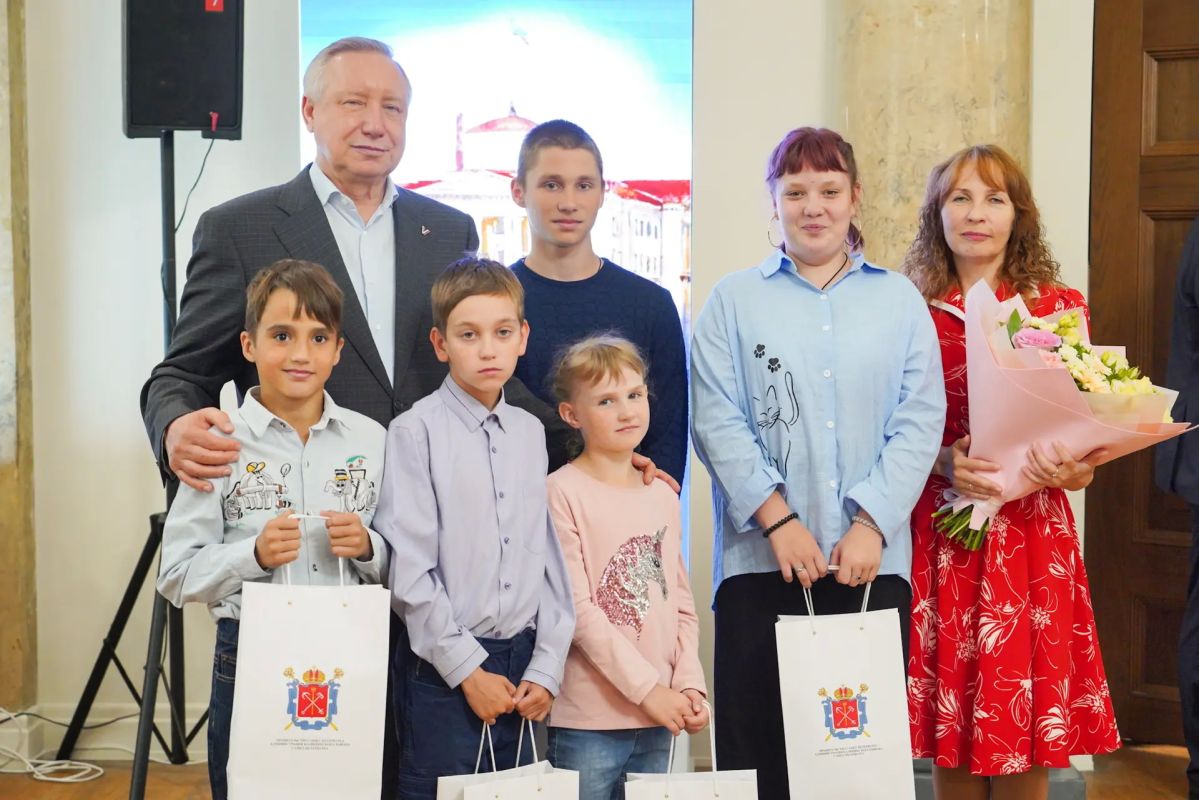 Александр Беглов: Эстафету выставок достижений в рамках программы «10 приоритетов развития СанктПетербурга» принял Калининский район Александр Беглов: Эстафету выставок достижений в рамках программы «10 приоритетов развития СанктПетербурга» принял Калининский район