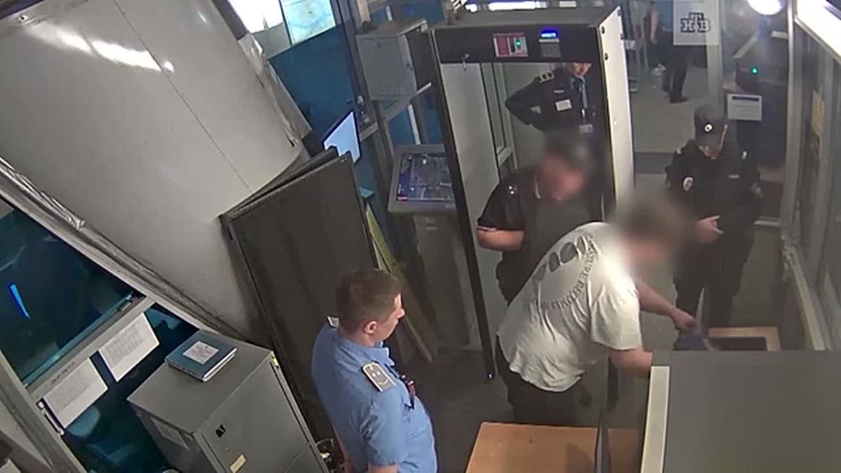 В метро Петербурга задержали мужчину с бомбой и предотвратили теракт против сотрудника оборонно-промышленного комплекса России