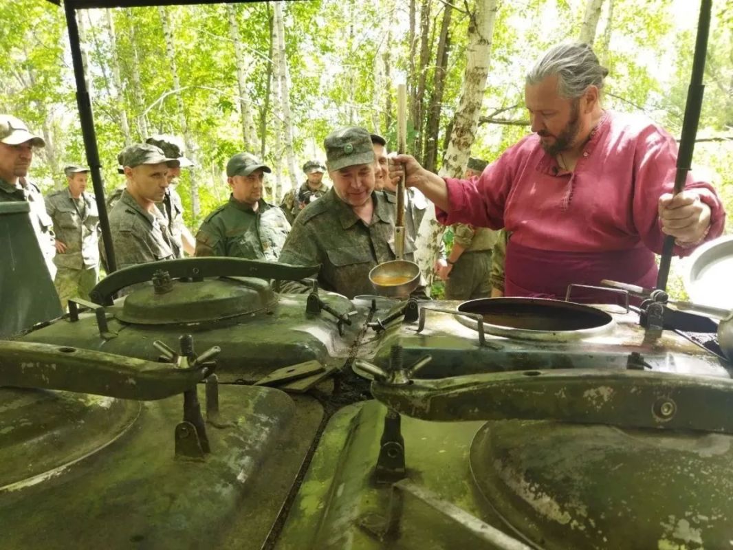 «Это ужас, из чего они едят»: Тихий подвиг Максима Сырникова — воина за русскую кухню «Это ужас, из чего они едят»: Тихий подвиг Максима Сырникова — воина за русскую кухню