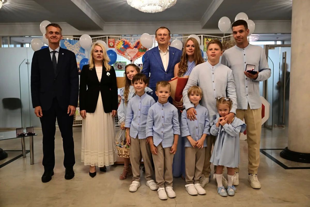 Дрозденко поручил за три года обновить оборудование во всех женских консультациях
