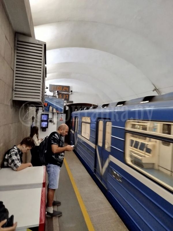 Поезд метро сломался в тоннеле между «Старой Деревней» и «Крестовским островом» Поезд метро сломался в тоннеле между «Старой Деревней» и «Крестовским островом»