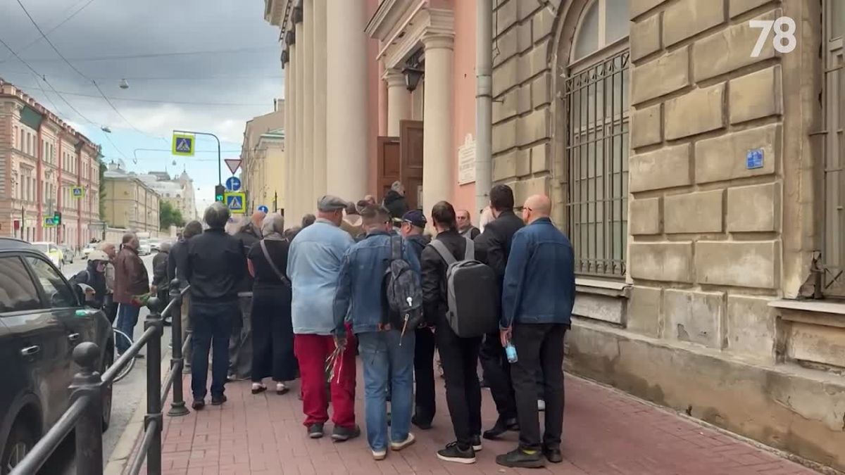В Петербурге прощаются с историком ленинградского рока Андреем Бурлакой