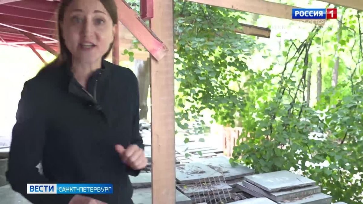 Цоколь и лестницы Елагиноостровского дворца обновляют спустя четверть века